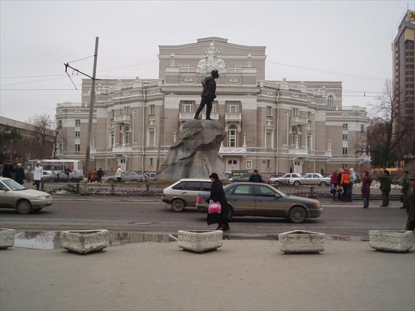 005-Памятник Свердлову и Оперный театр